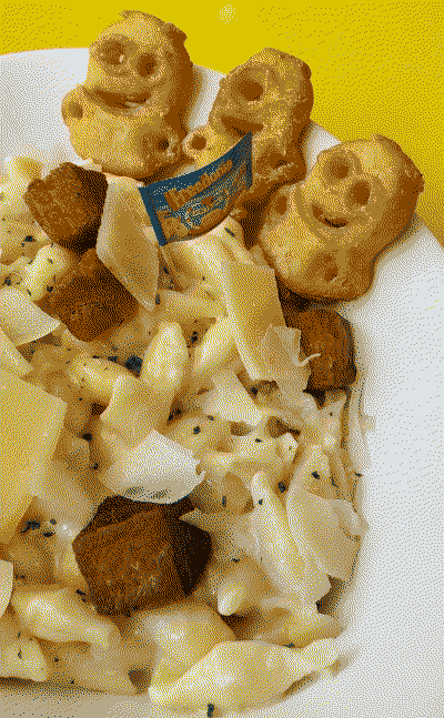 mac n cheese with carne frita